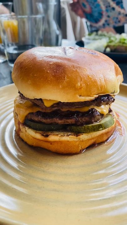 Beatnik On The River - Brunch burger - Cocktail Bars Near Me - Chicago, Illinois