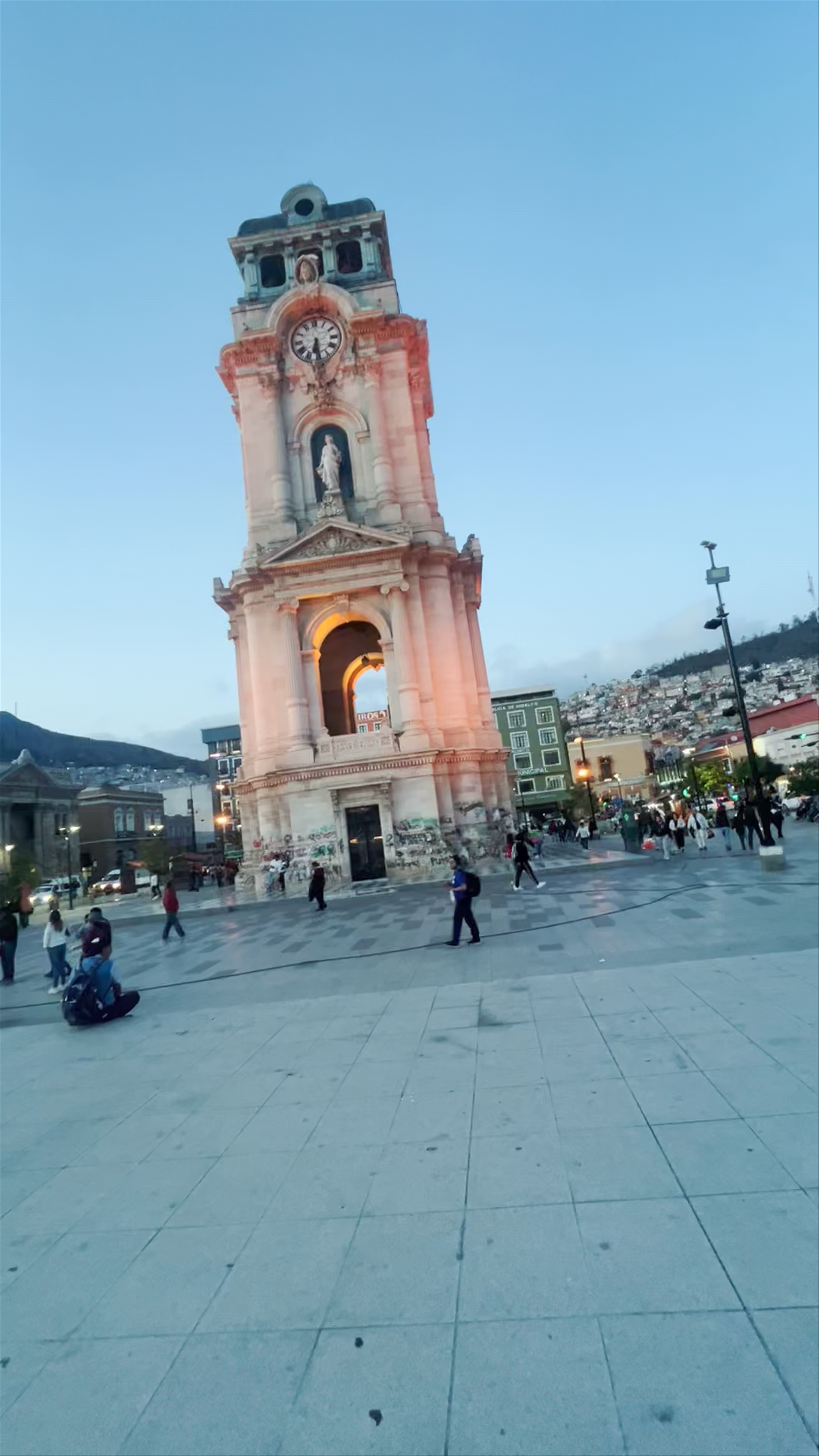 Reloj Monumental de Pachuca at Dusk: Iconic Landmark Experience