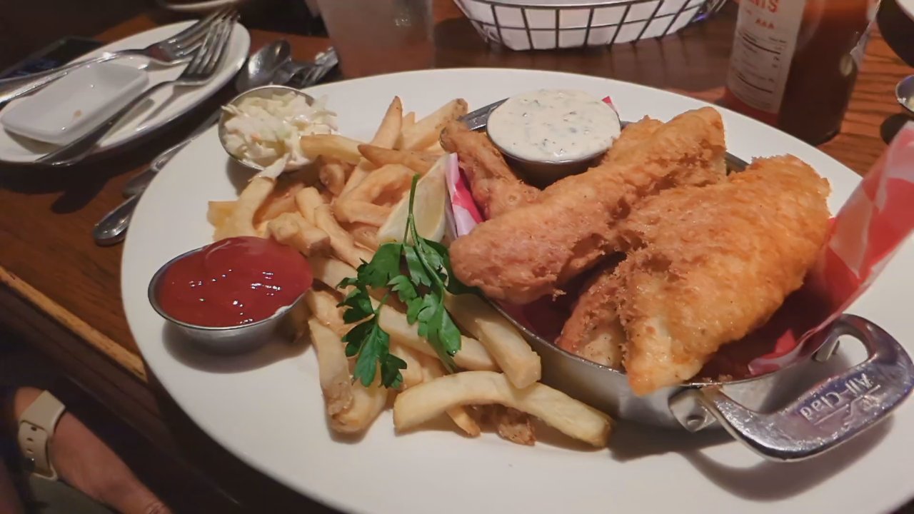 Shaw's Crab House - Parmesan crusted chicken breast, fish and chips, lobster mac and cheese and tuna - Seafood Near Me - Schaumburg, Illinois