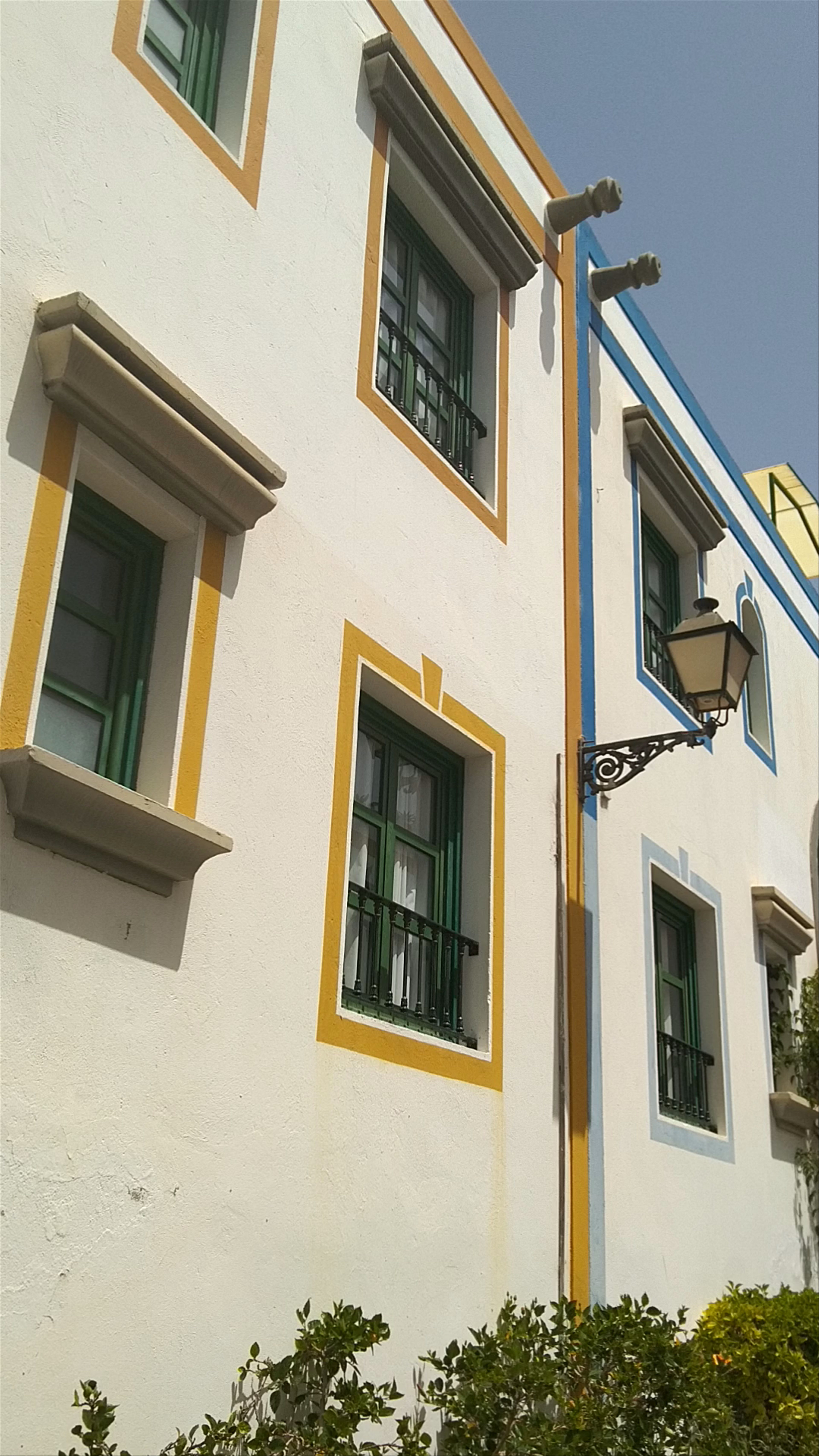 Sunlit Stroll through Puerto de Mogán’s Colorful Streets