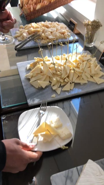 Pavilion Hotel - Wine and cheese tasting - Hotels Near Me - Avalon, California