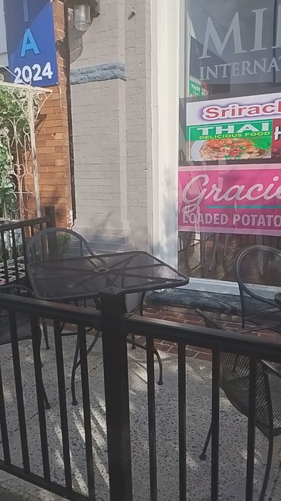 Gracie's Loaded Potato Bar - Sitting area - American Near Me - Rome, Georgia