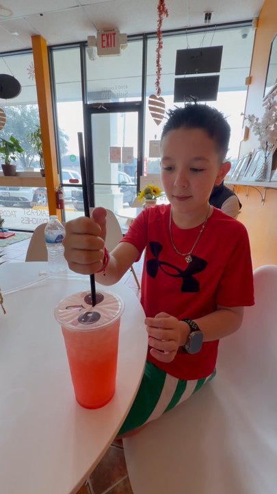 Robin’s Snowflake Donuts & Cafe - Strawberry lemonade - Donuts Near Me - Spring, Texas