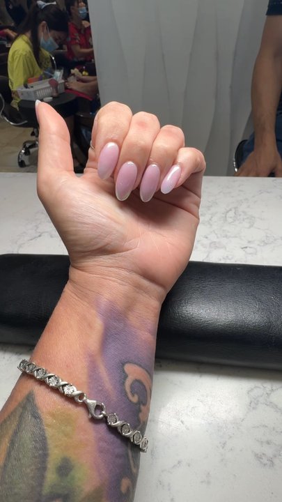 Organic Spa and Nails - Ombre pink chrome - Nail Salons Near Me - Austin, Texas