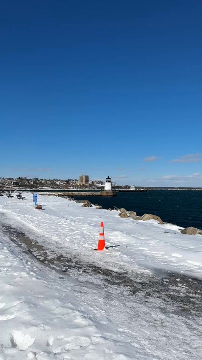Bug Light Park - Listen to that wind.  Had to hold the phone with both hands - Parks Near Me