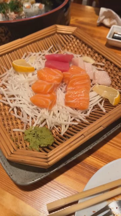 Sushi Gallery - Sashimi and sushi - Sushi Bars Near Me - Madison Heights, Michigan