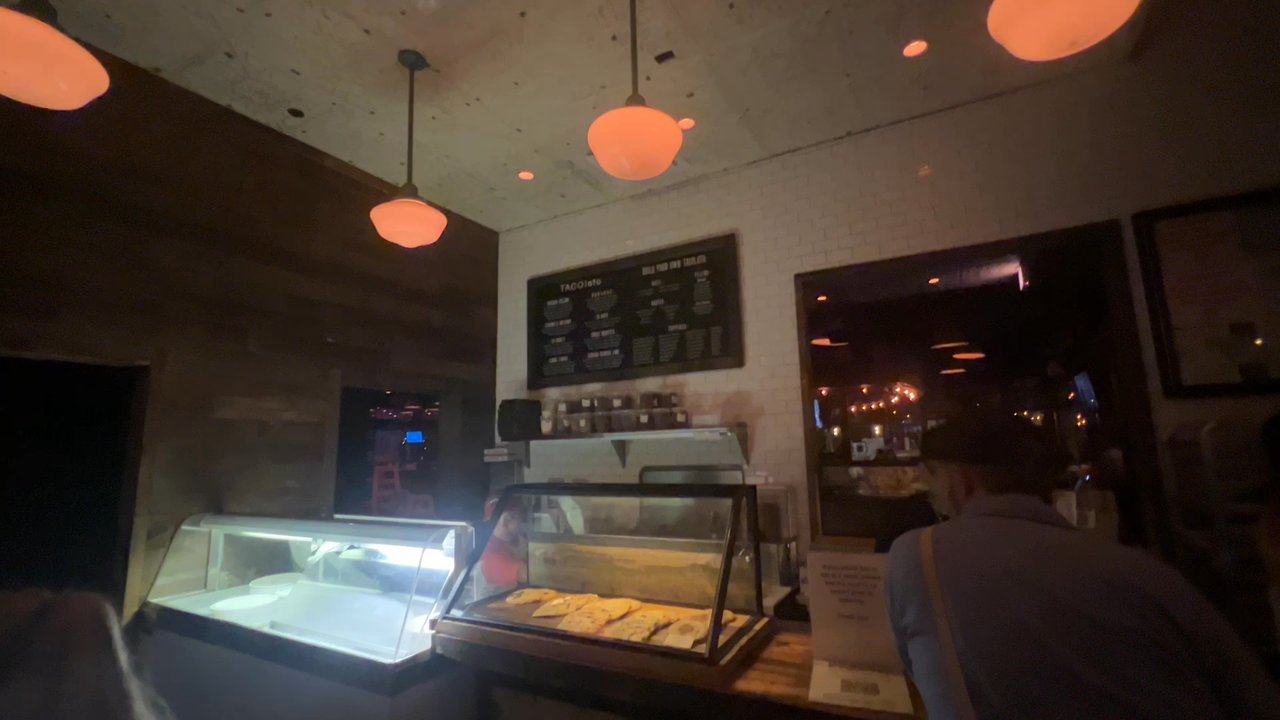 Dessert Dealer - Inside - Ice Cream & Frozen Yogurt Near Me - Chicago, Illinois