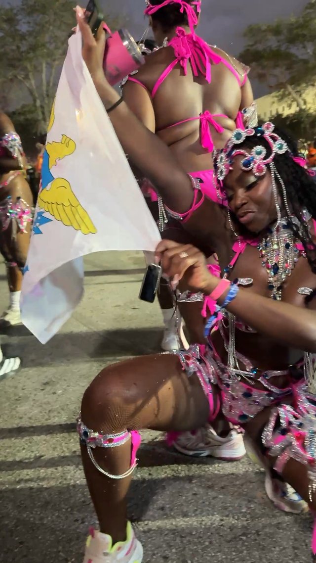 VIRGIN ISLANDS SMILEY GIRL......