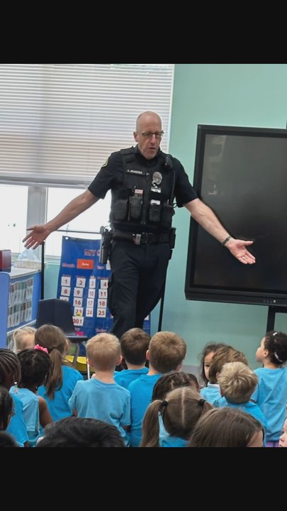 The Goddard School of Leesburg - Police in-house school field trip by Officer Greg Parsons from Leesburg PD - Preschools Near Me - Leesburg, Virginia