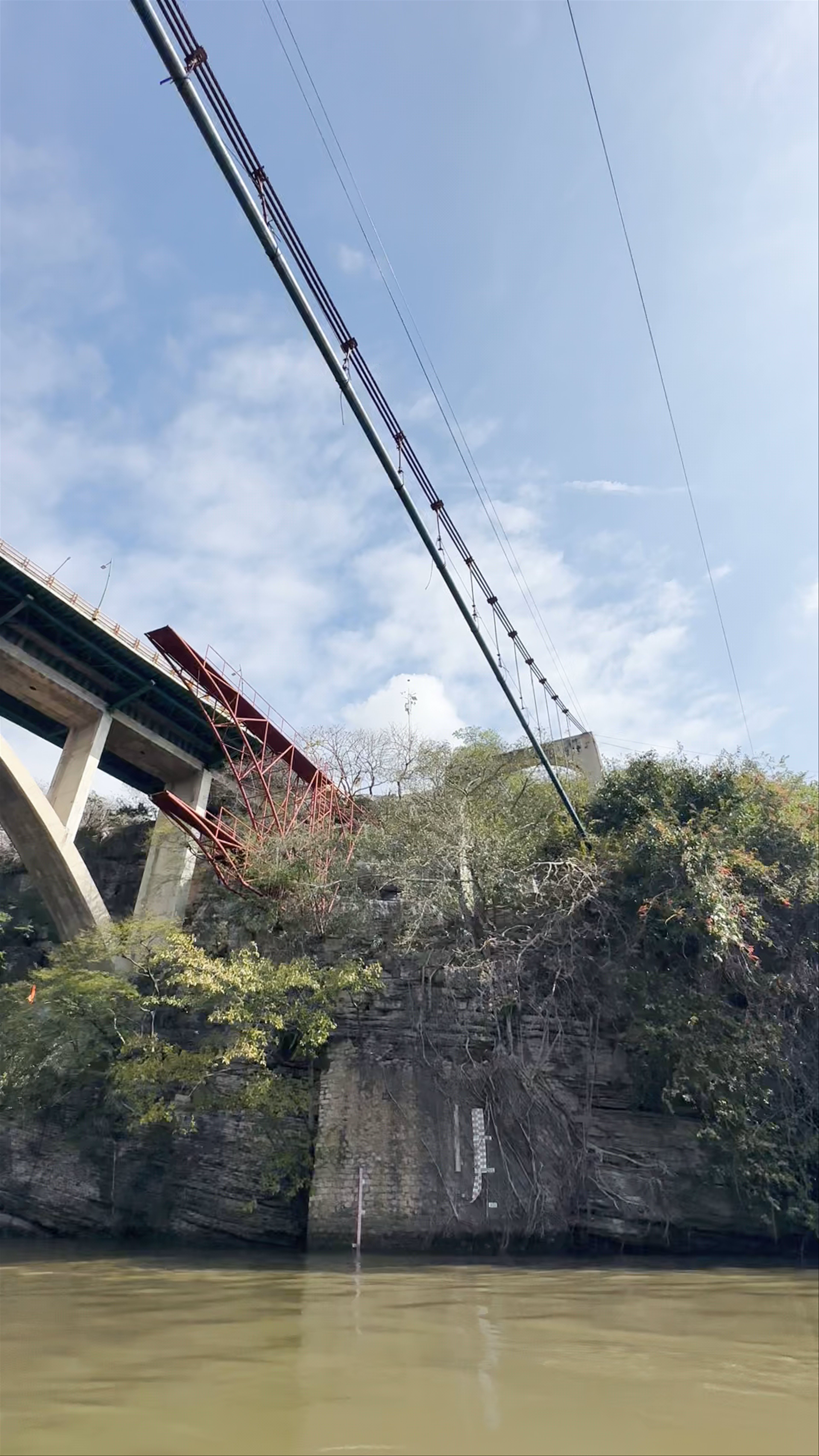 Boat Tour under Puente Dr. Belisario Domínguez over Río Grijalva, Chiapa de Corzo