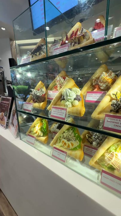 Oomomo - Small cafe with crepes (sweet or savory) inside store - Department Stores Near Me - Richmond, British Columbia