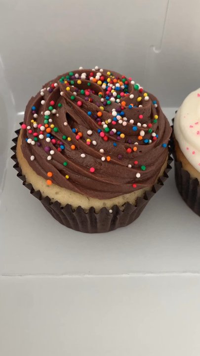 Dots Cupcakes - Cupcakes Near Me - Irvine, California