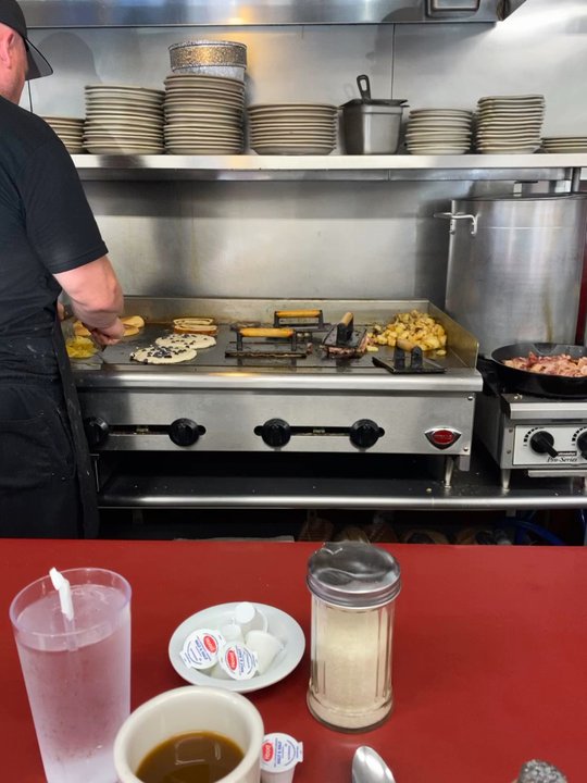 Laurel Diner - Burgers Near Me - Southbury, Connecticut