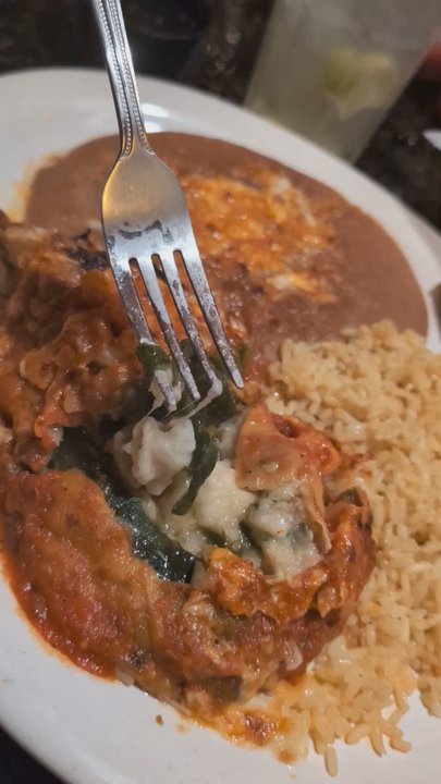 El Paso II - Was trying to get a cheese pull. Didn't work out as planned but it was good nonetheless - Mexican Near Me - Hollywood, Florida