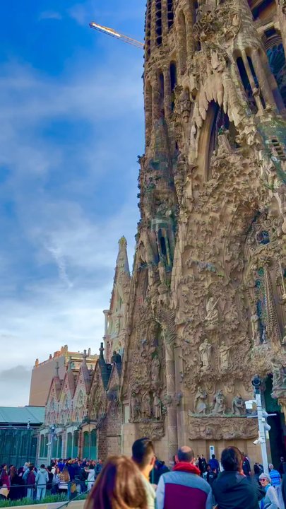 Villa Caprice - Views of La Sagrada familia while eating - Pizza Near Me - Barcelona, B
