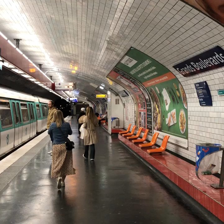 Métro Grands Boulevards - Metro Stations Near Me - Paris, 75