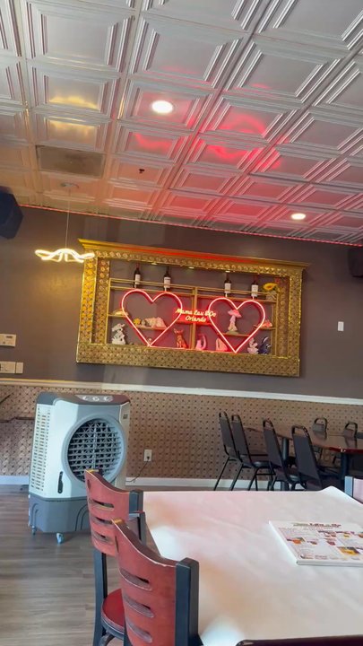 Mama Lau va Oc - Inside restaurant - Vietnamese Near Me - Orlando, Florida