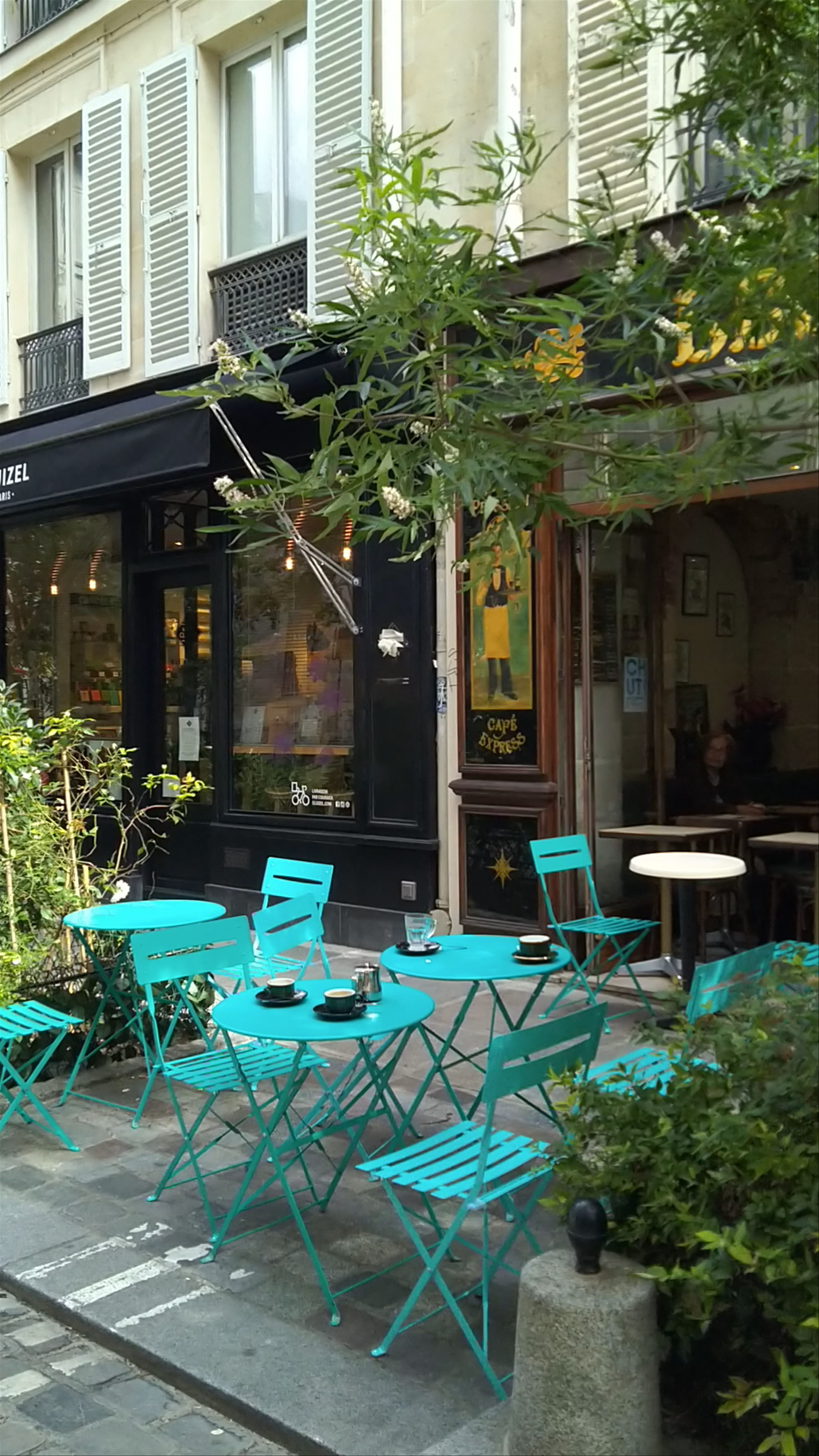 Le Marais Charm: A Quaint Parisian Cafe Scene