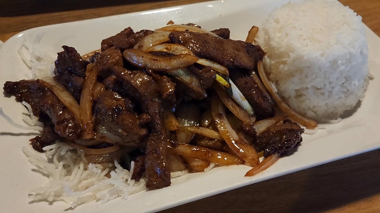 Momo Mee - Pan Asian Near Me - Milwaukee, Wisconsin