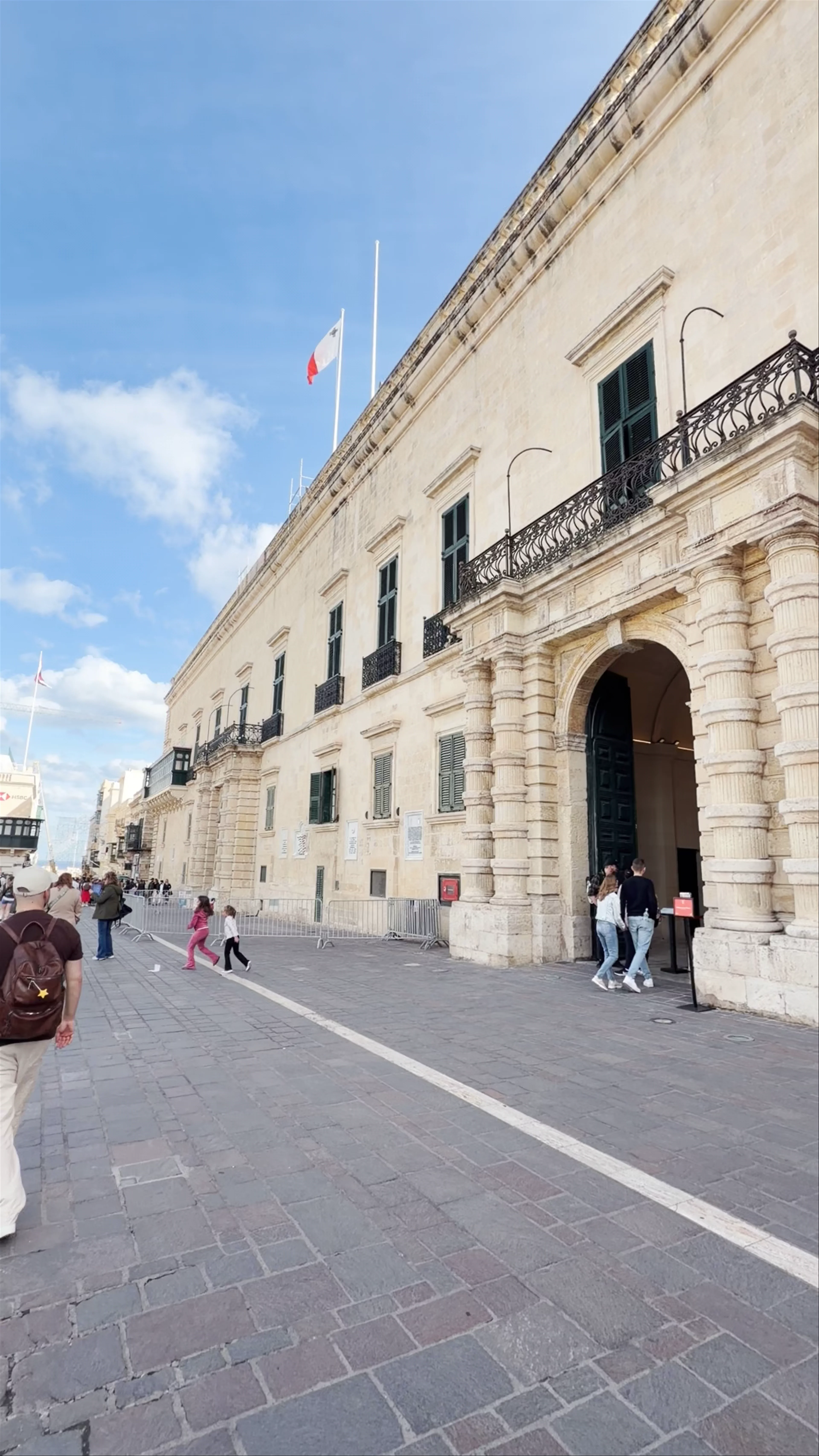 Misraħ San Ġorġ, Republic Street