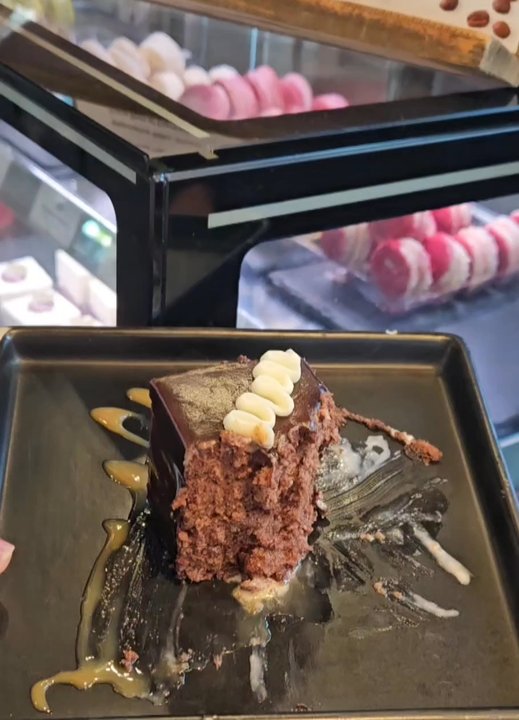 Le Petit Café - Food Trucks Near Me - Troutdale, Oregon