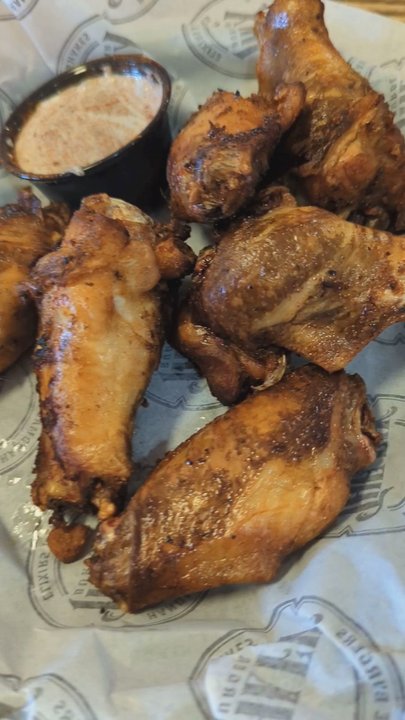 Lu-Lou's Cafeteria - Wings, mashed potatoes and the Hot Roast Turkey special - Desserts Near Me - Clinton, Pennsylvania
