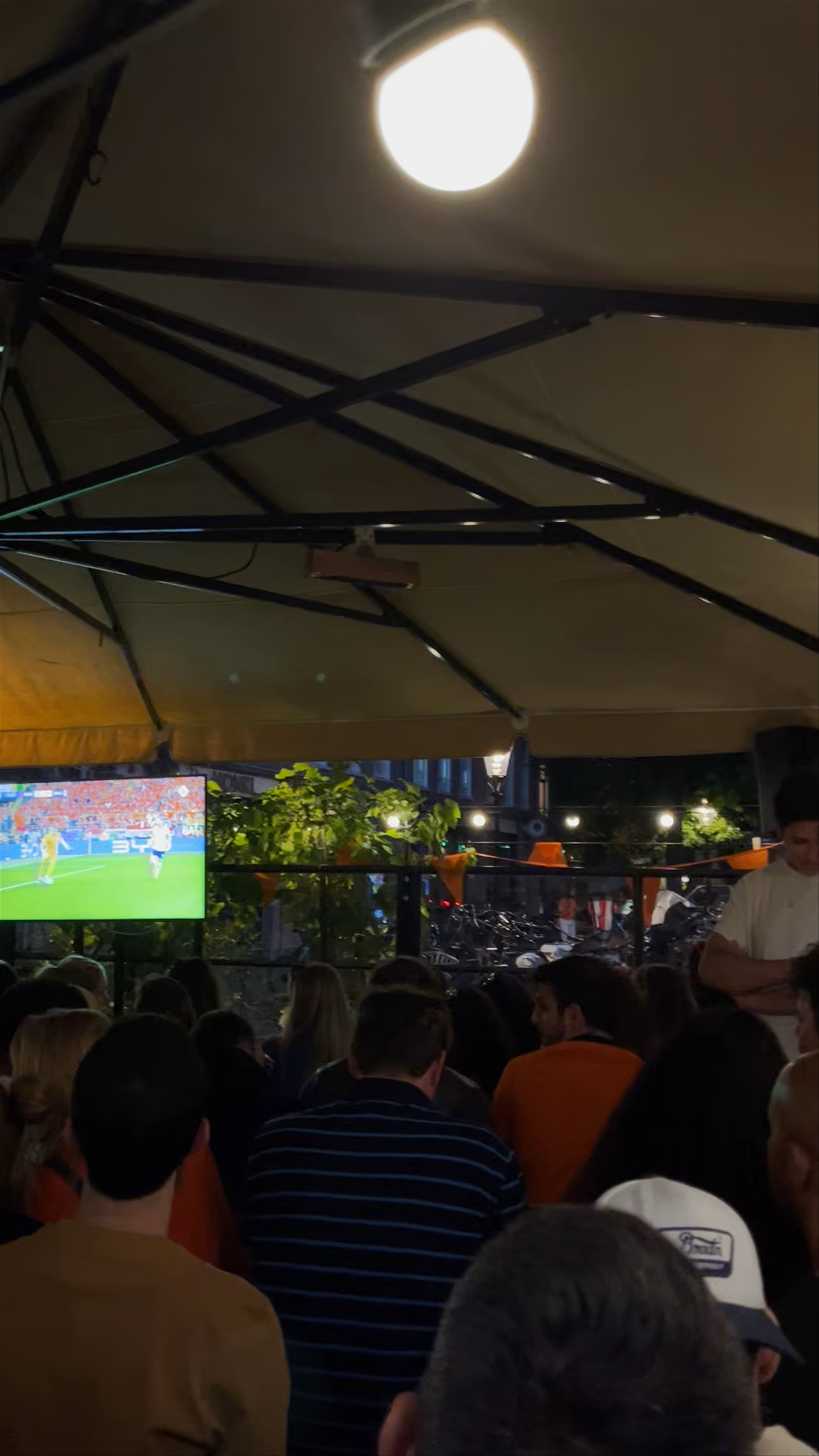 Bar Mash: Energetic Sports Bar Experience in Amsterdam