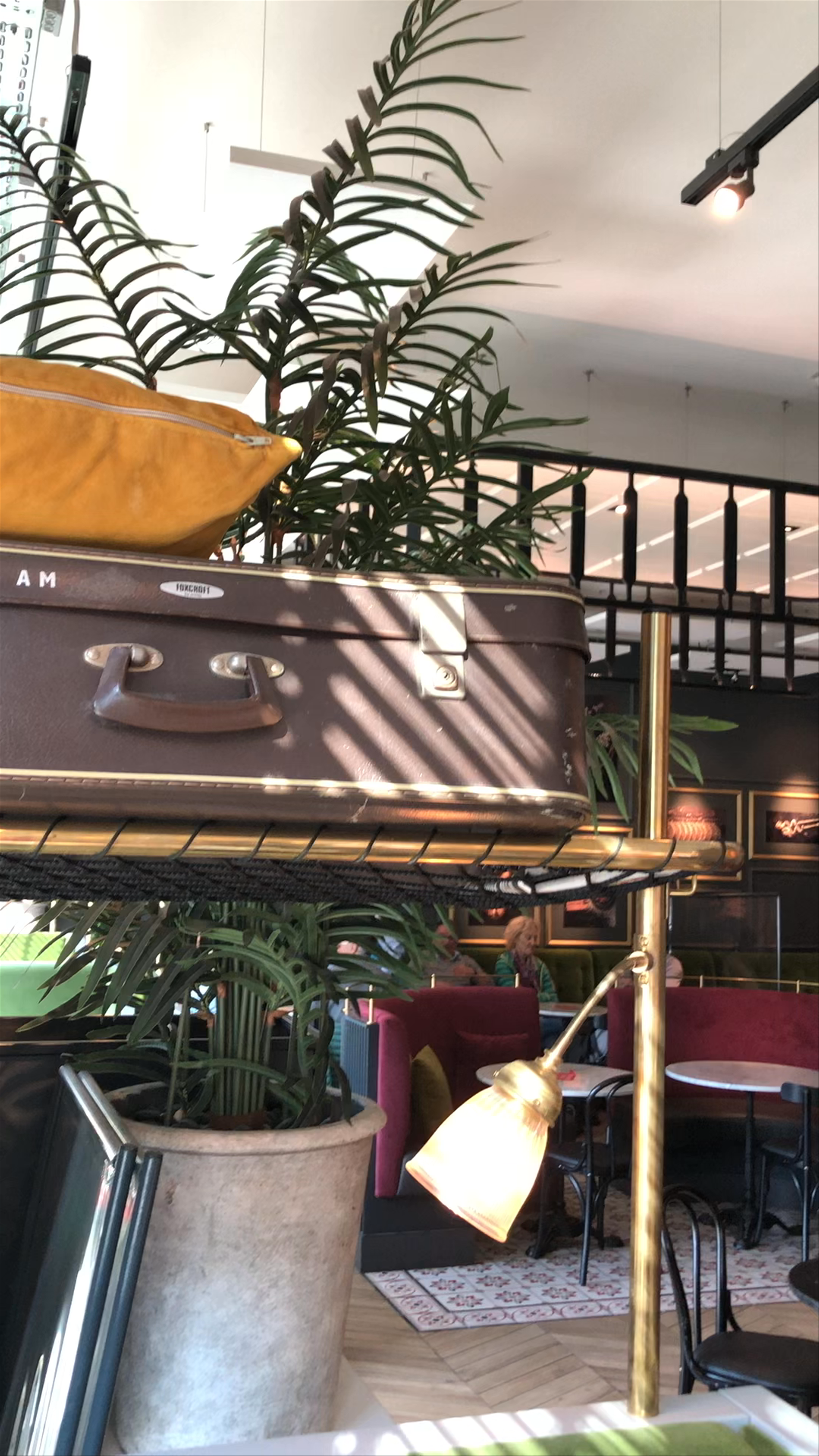 Junge Die Bäckerei: Chic Café Vibes in Hamburg