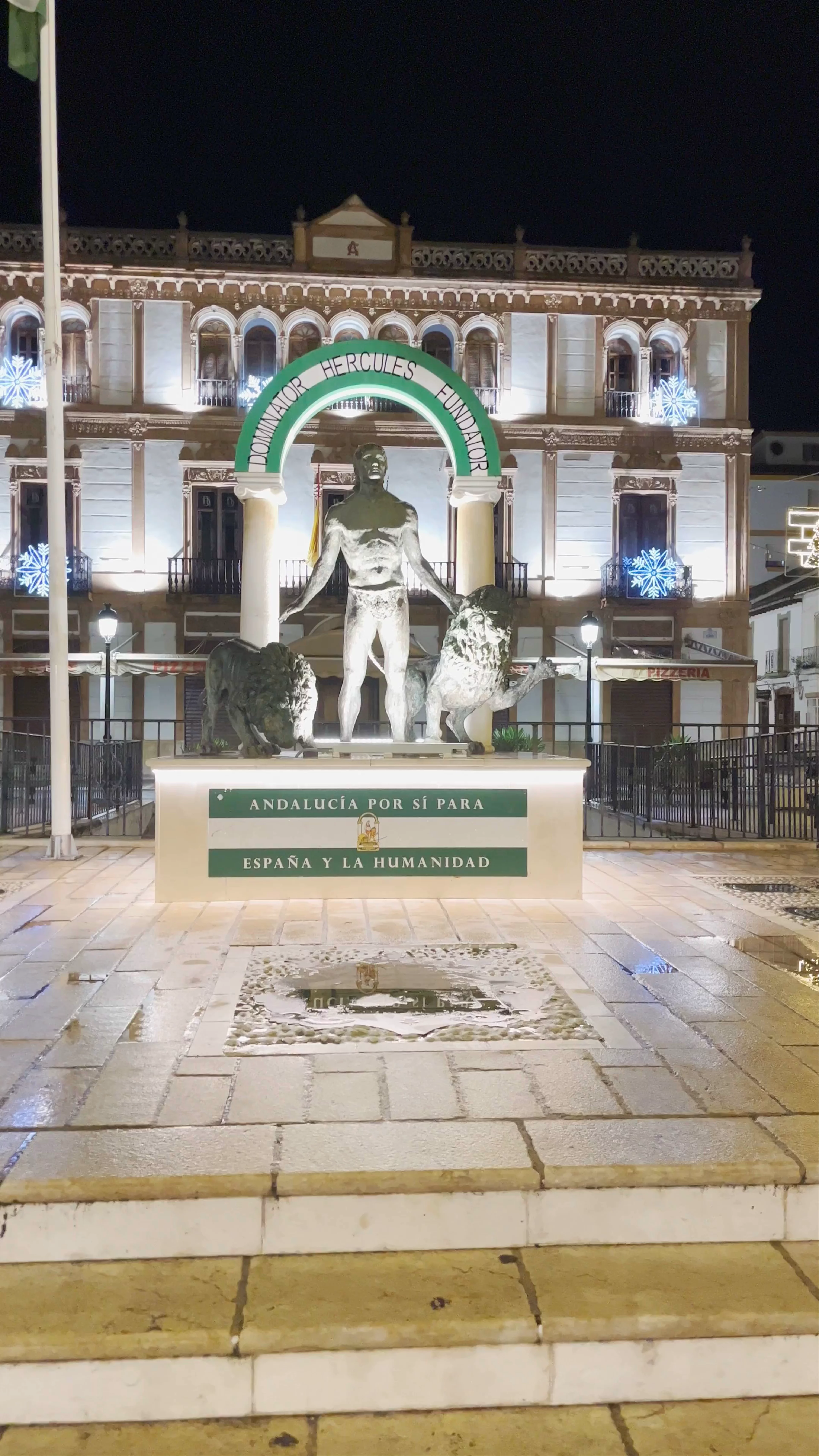 Estatua Hércules y los leones, Plaza del Socorro