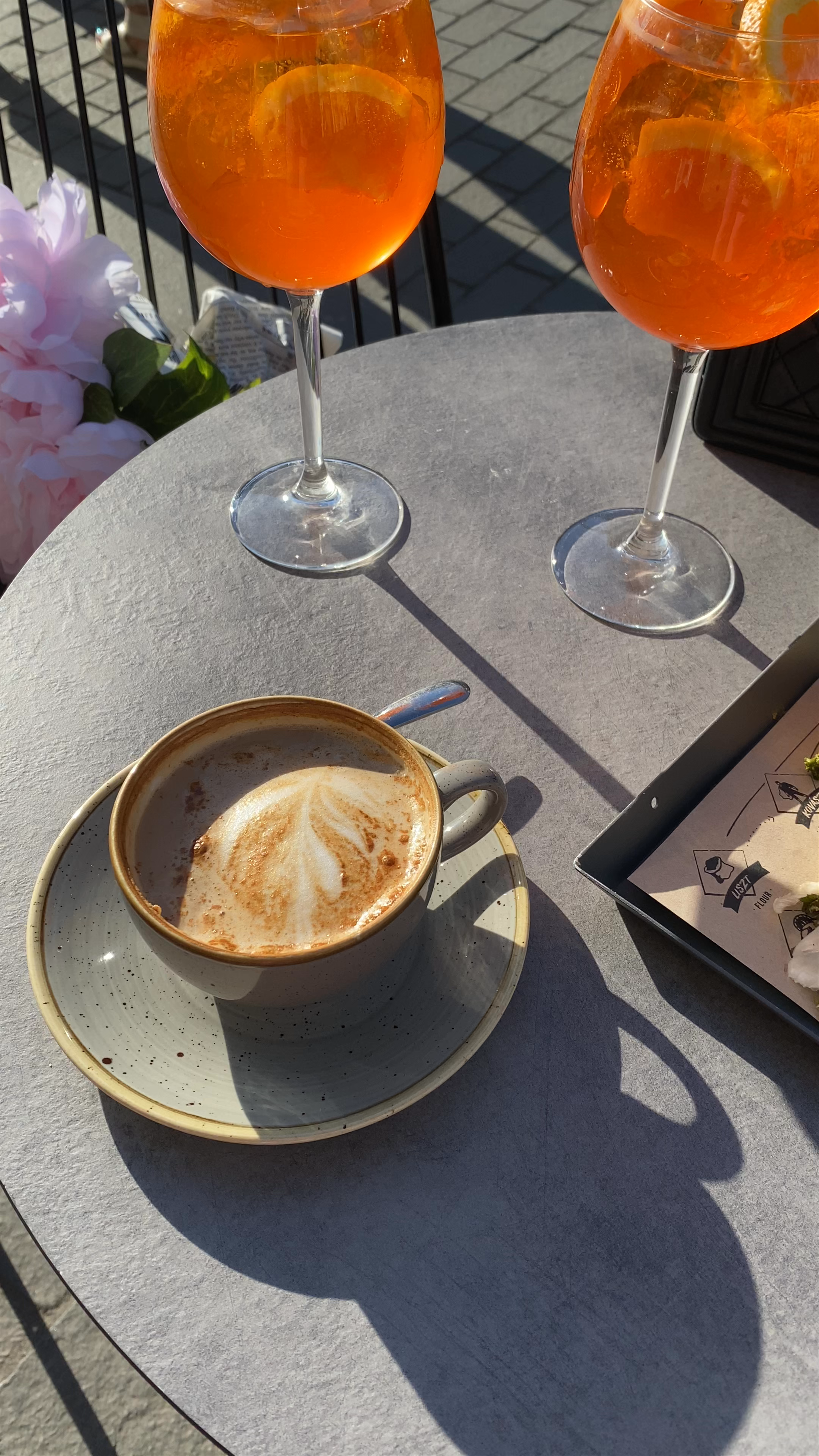 Afternoon Café Vibes at Kossuth Lajos Tér, Budapest