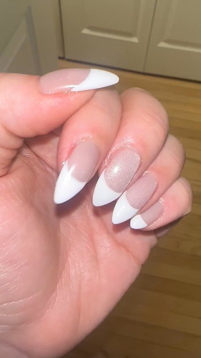 Essential Nail Spa - Nail Salons Near Me - Chicago, Illinois