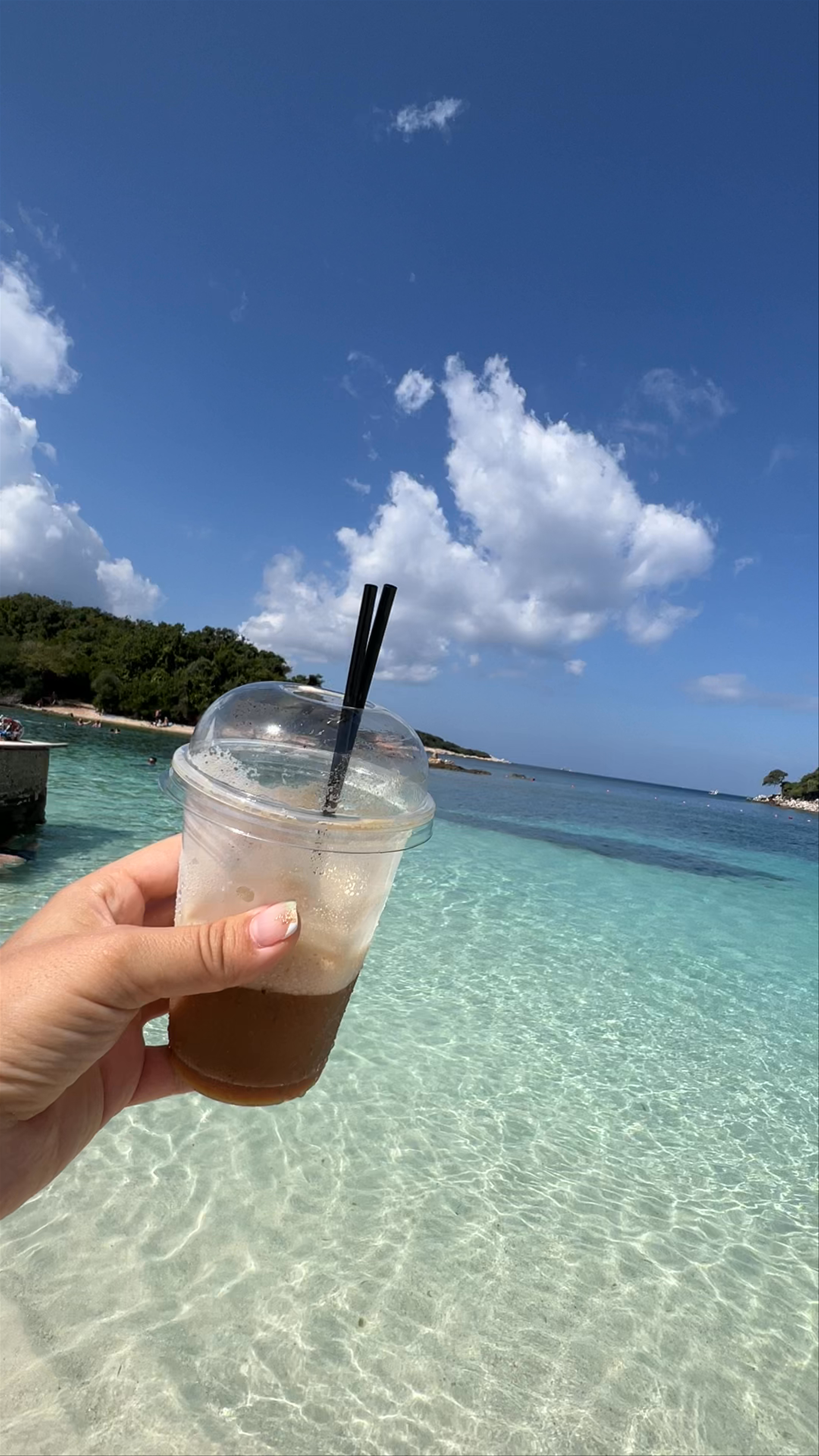 Tre Ishujt Restaurant & Lounge