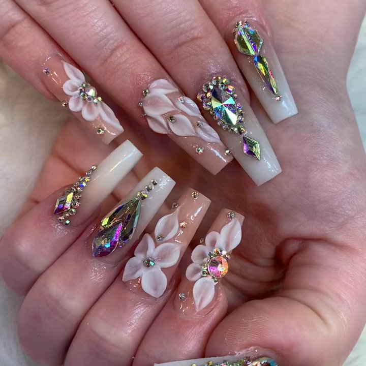 Tee Nails - Nail Salons Near Me - Chicago, Illinois