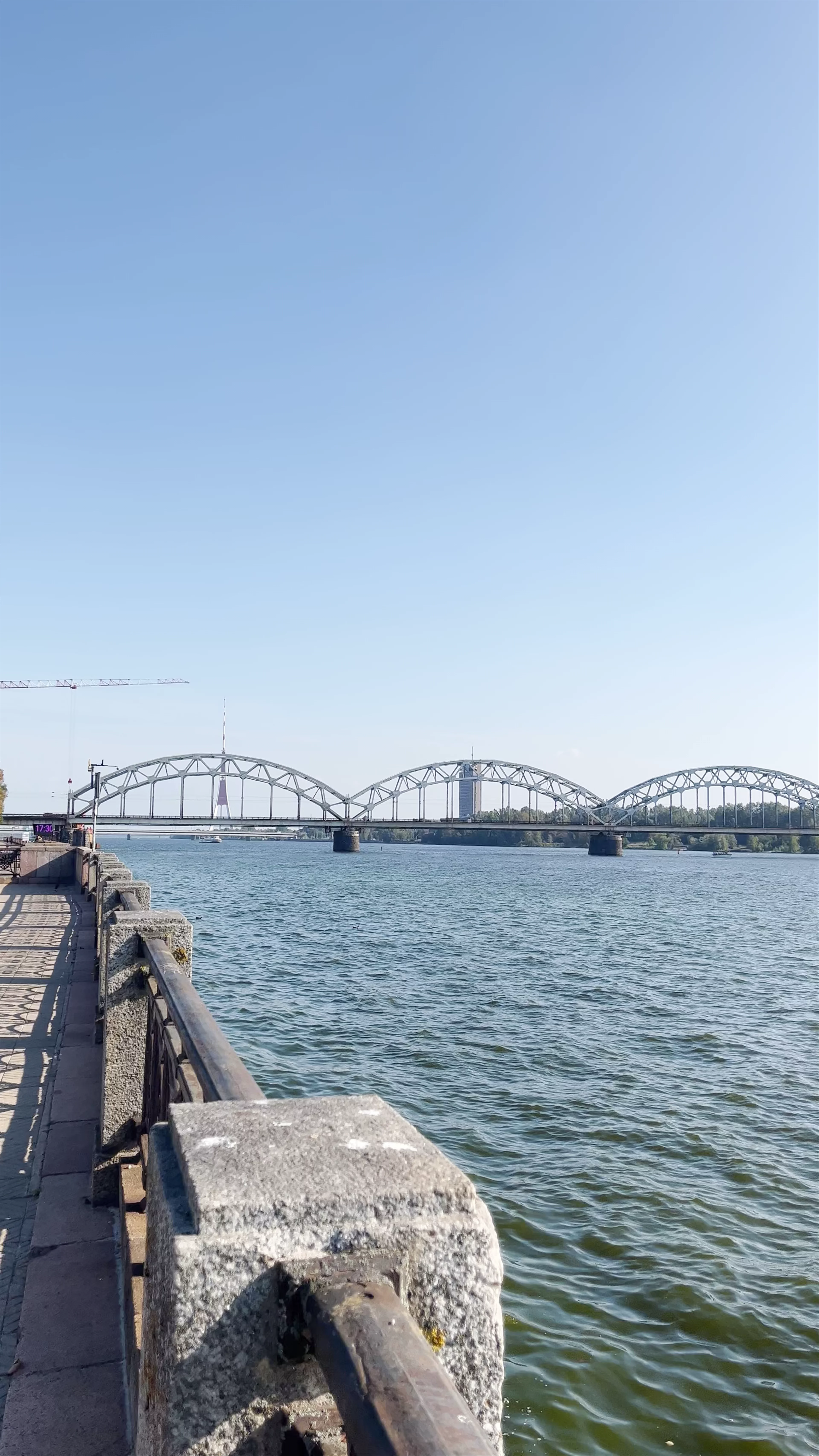 Riga Railway Bridge, Ģenerāļa Radziņa krastmala, Latgale Suburb