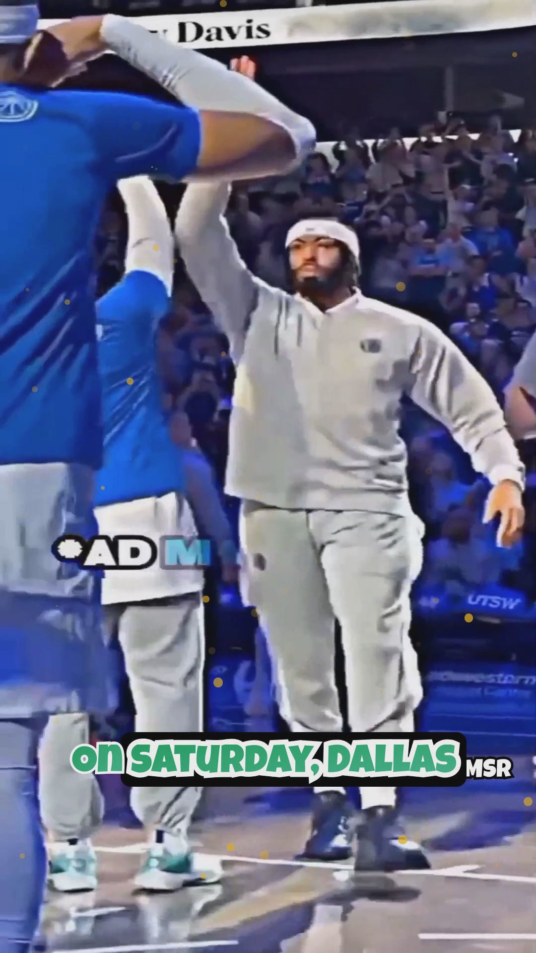 Anthony Davis's Debut Injury Scare in Dallas