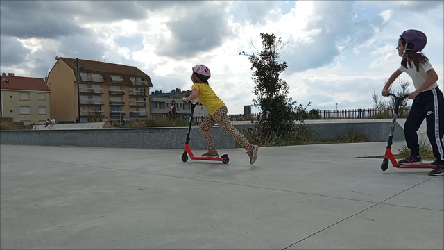 riu set: One-foot coast to footplant flip