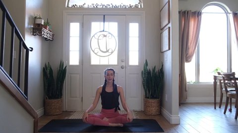 25-Minute Balancing Vinyasa Flow Yoga Class Intermediate