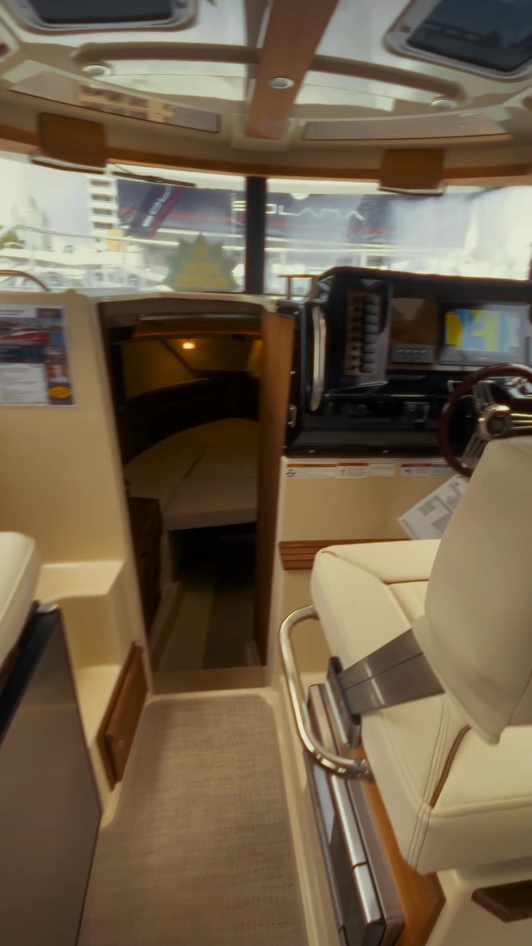 Step aboard the popular R-27, a cruising dream