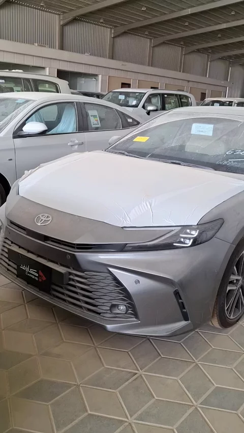 تويوتا كامري LE 2025