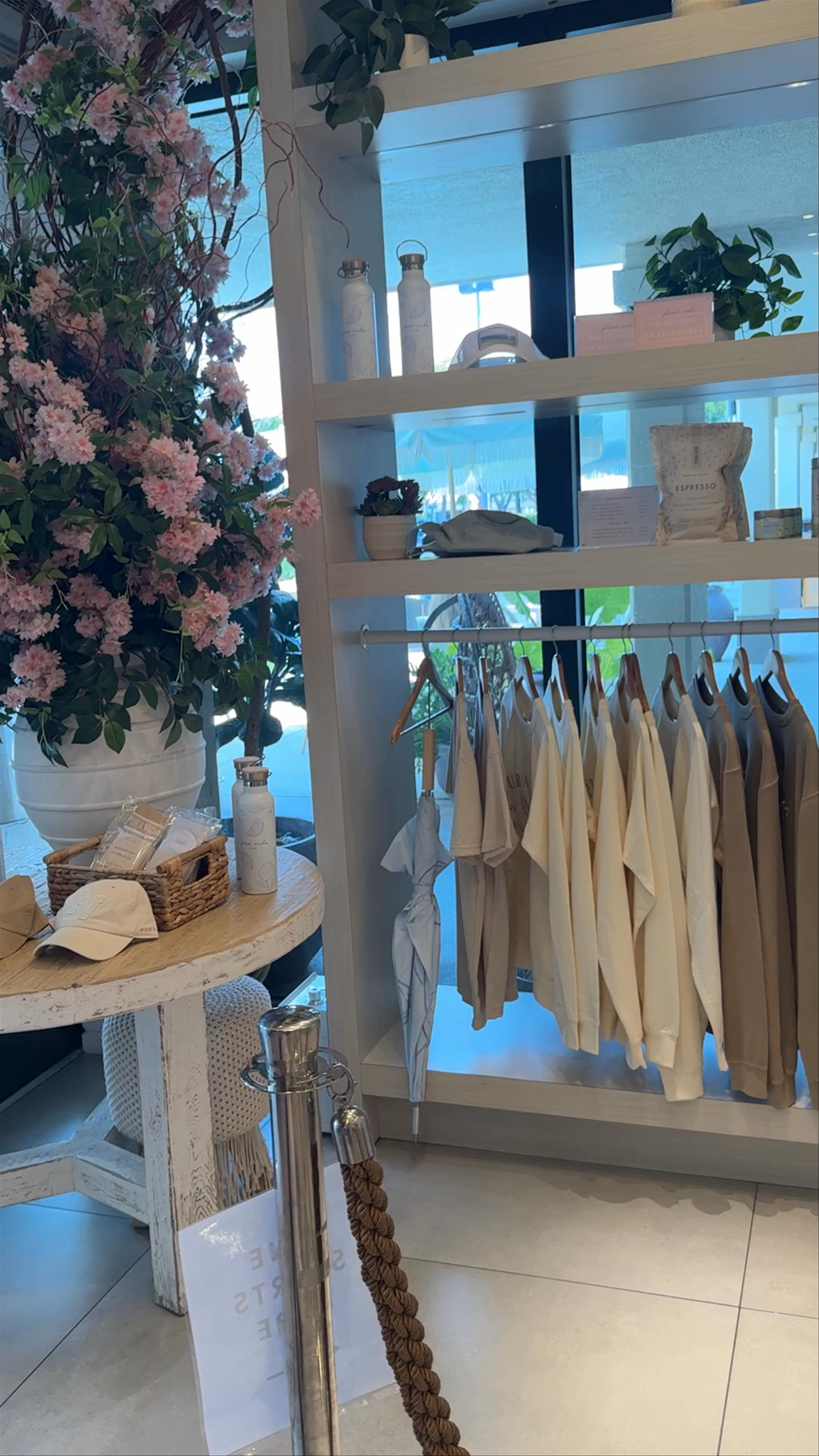 Pura Vida Café & Boutique: A Serene Escape in Fort Lauderdale