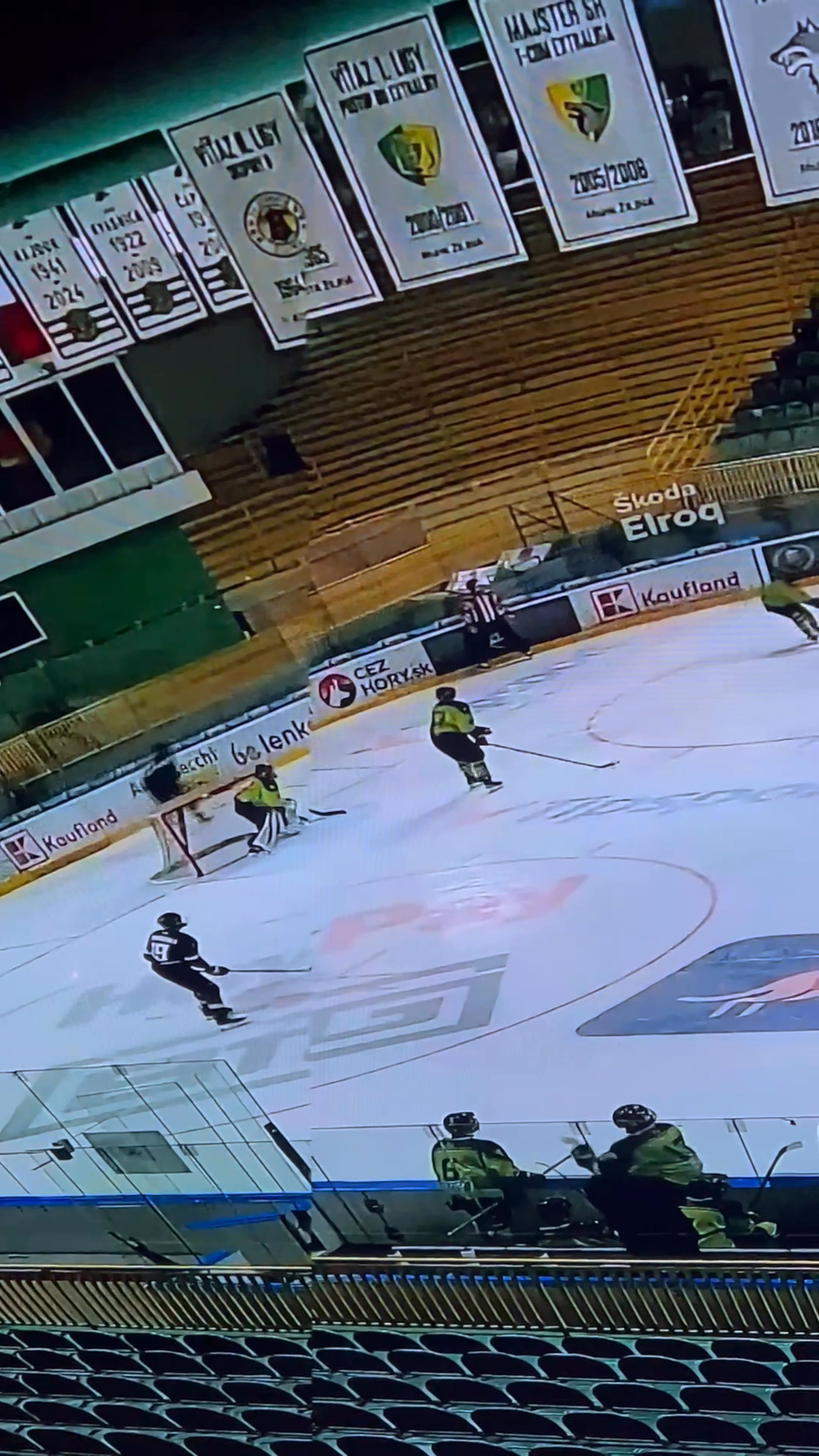 Marek Laco's Spectacular acrobatic rebount save with VLCI zilina u18
