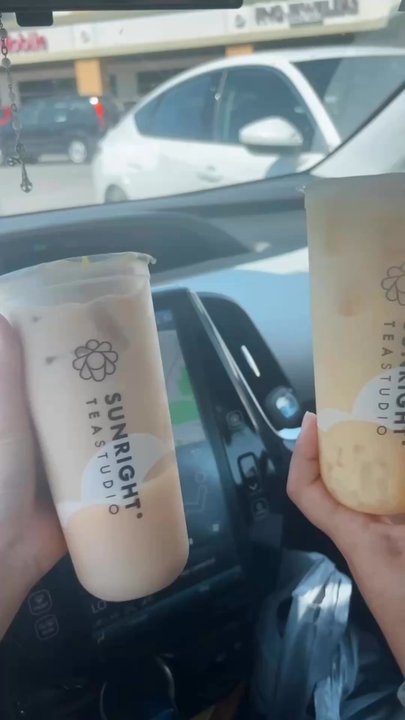 Sunright Tea Studio - Sunnyvale - Cream Pudding Milk Tea (left), Mango Milk Tea (right) - Bubble Tea Near Me - Sunnyvale, California