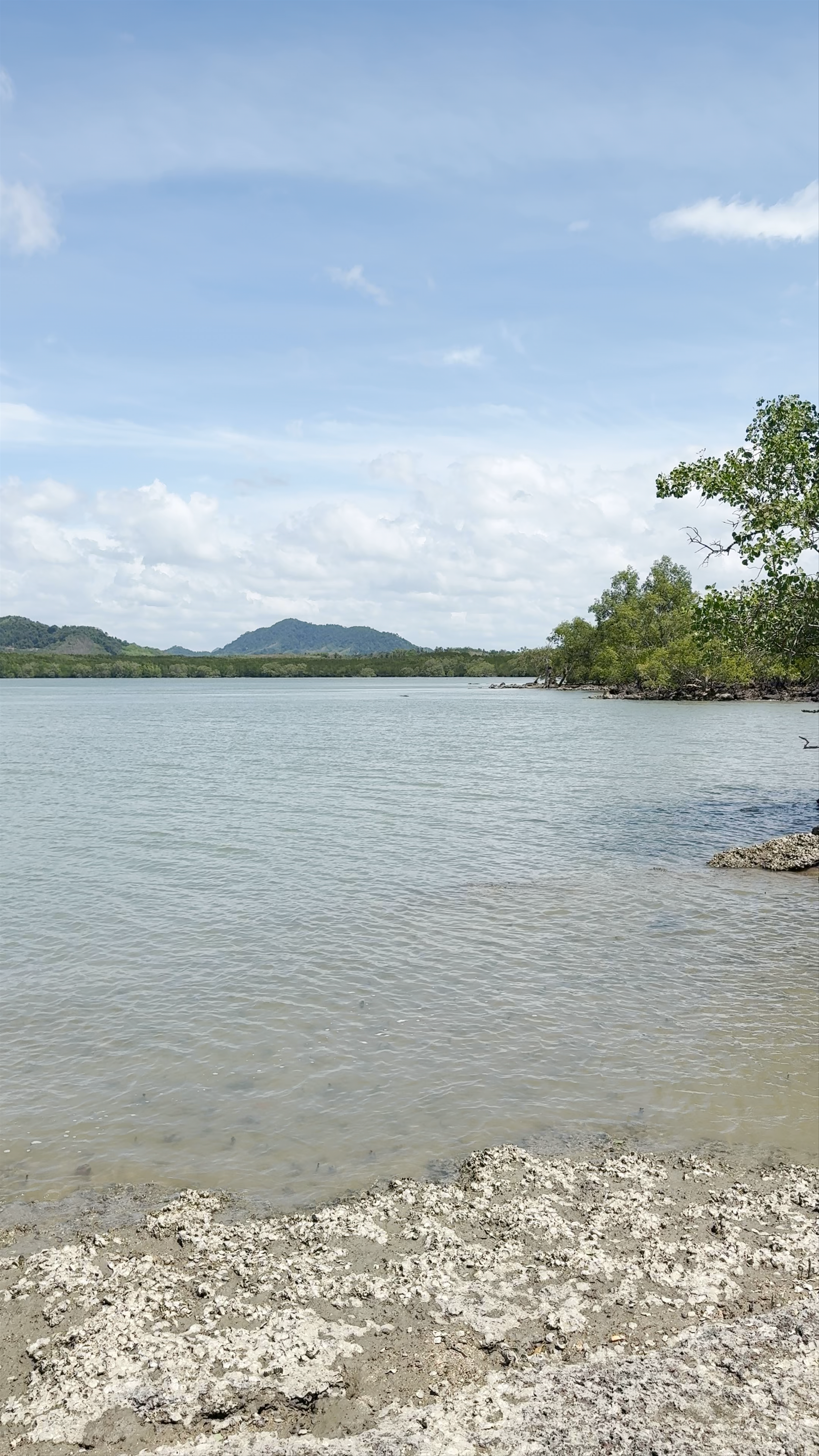 Serene Coastal Escape at Baan Tae-Leng, Ko Lanta Noi, Thailand