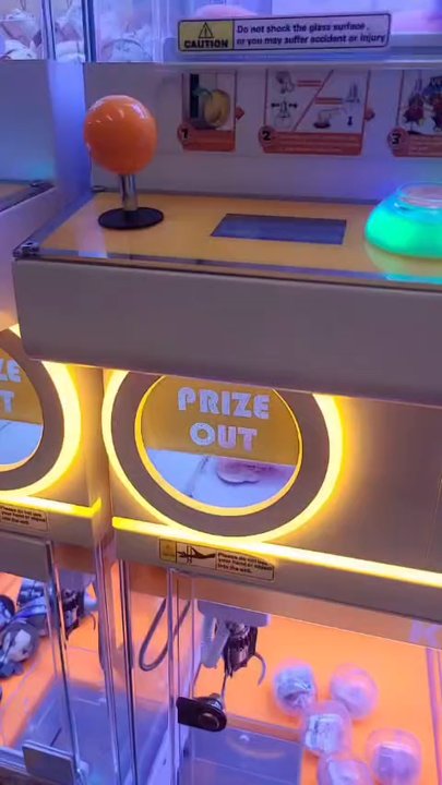 Kpop Tori - I won! Love these claw machines. - Cards & Stationery Near Me - Austin, Texas