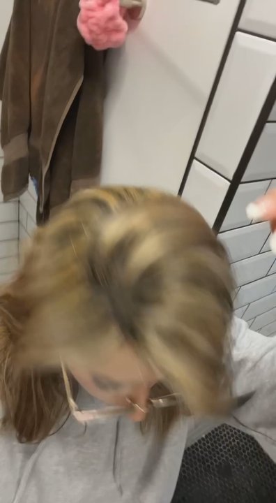 Salon 1181 - I asked for highlights on my black hair and became hay!?!??? - Hair Salons Near Me - Chicago, Illinois