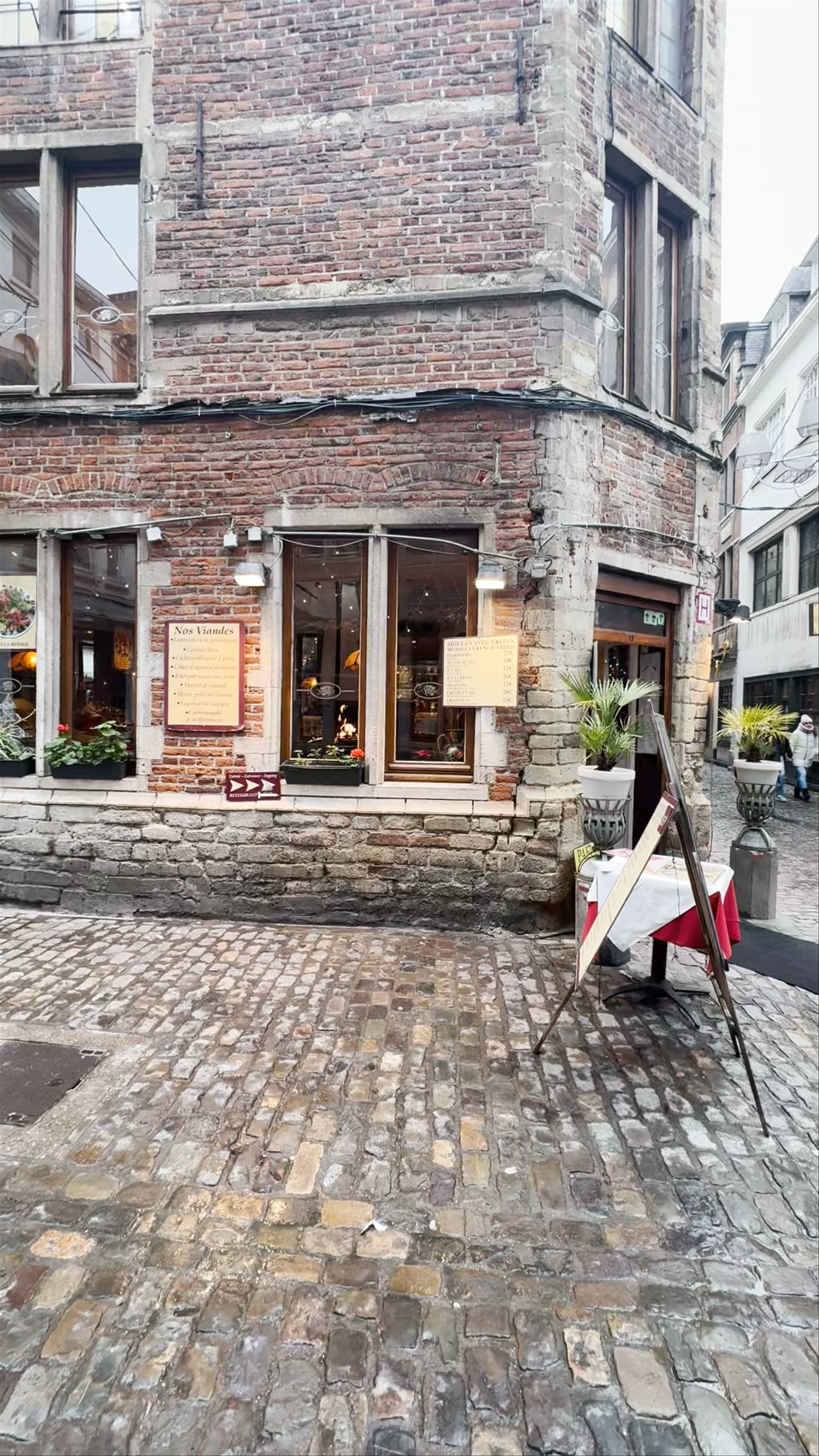 Chez Léon: Historic Belgian Dining on Rue des Bouchers, Brussels