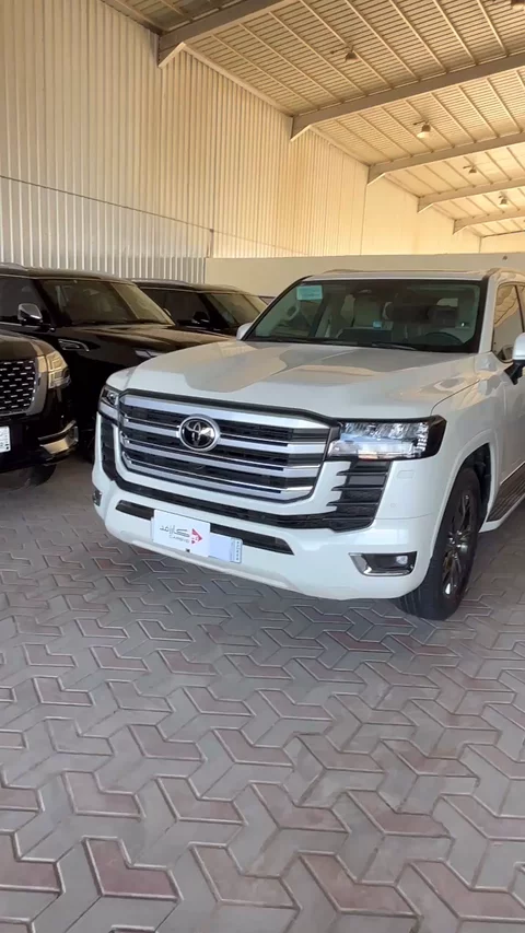 تويوتا لاندكروزر GX-R TWIN TURBO 2025