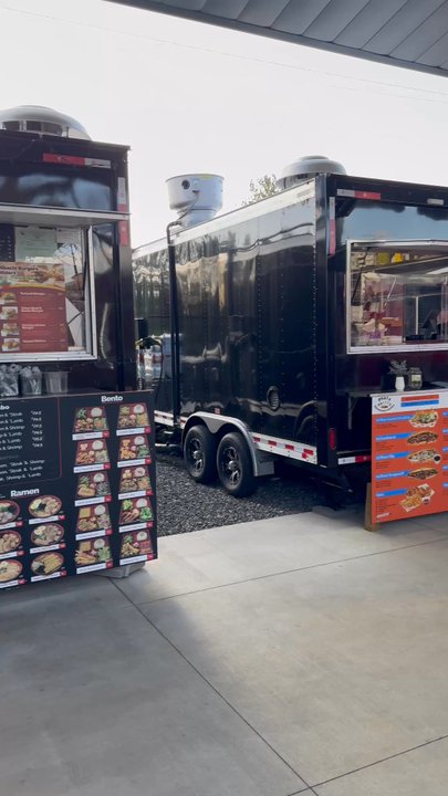 Oak Tree Station - Outside patio seating and food trucks - Food Court Near Me - Camas, Washington