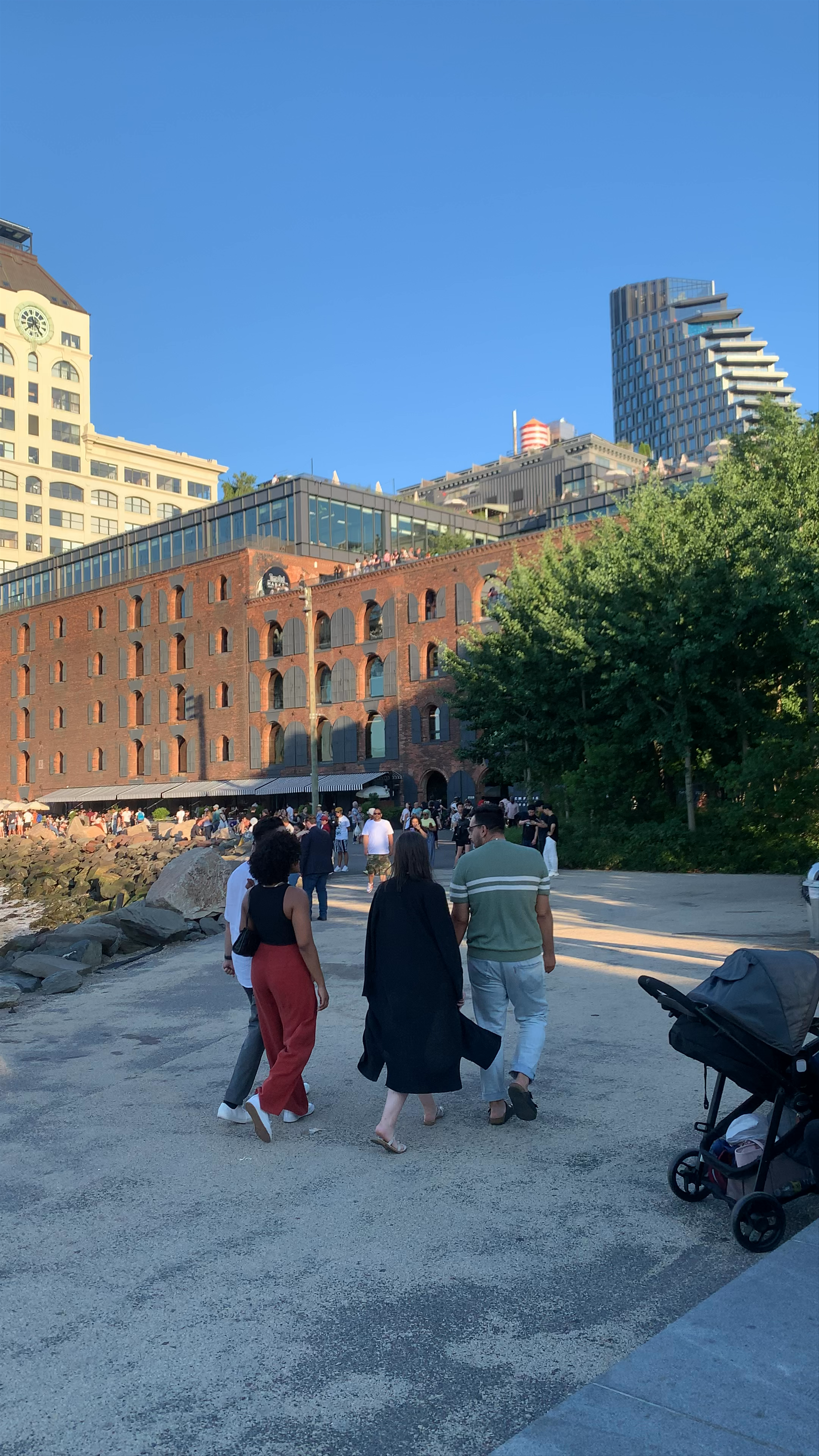 Pebble Beach Brooklyn: Urban Waterfront with Skyline Views