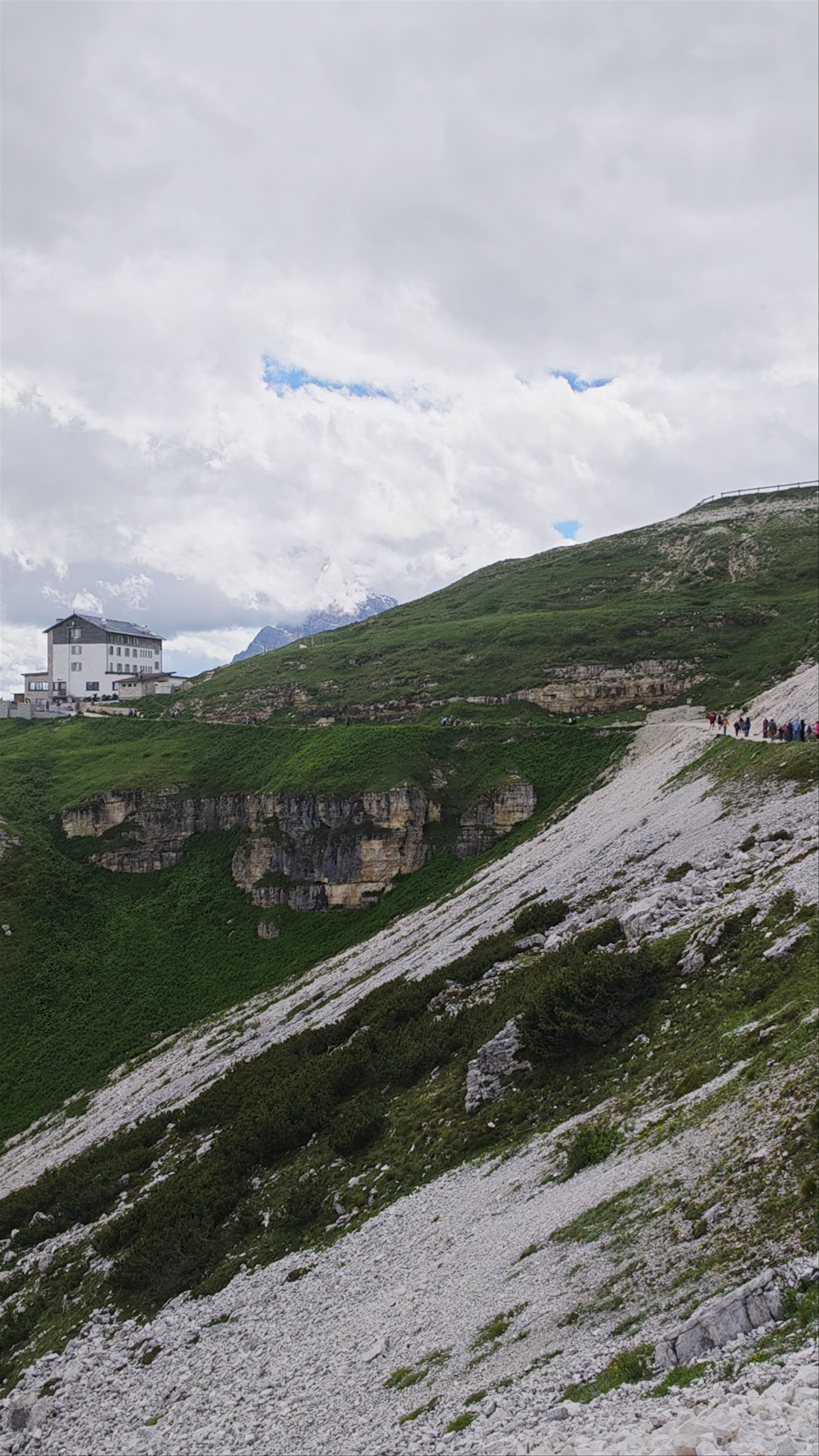 Rifugio Auronzo: Scenic Alpine Escape in the Dolomites